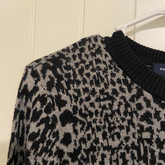 French Connection‎ women’s gray leopard print knit stretch sweater medium - Picture 2 of 8